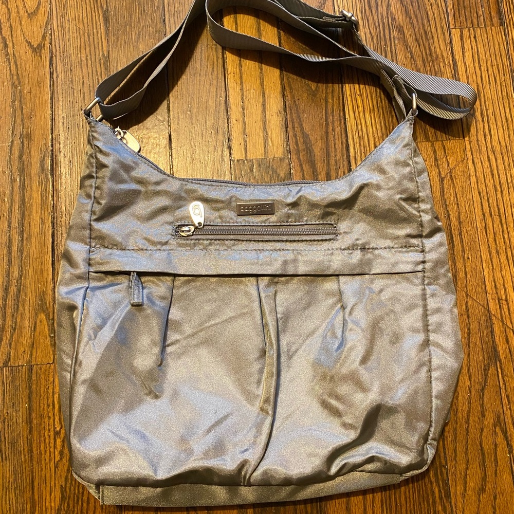 Baggallini Metallic Silver Gray Crossbody Bag